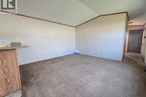 4pc Ensuite bath - 125 1st Avenue Sw, Weyburn, SK S4H2H9 Photo 4