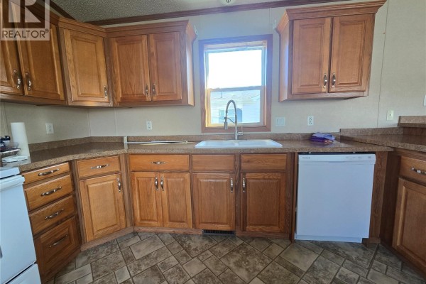 Laundry room - 125 1st Avenue Sw, Weyburn, SK S4H2H9 Photo 5