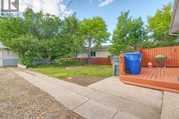 Enclosed porch - 125 5th Avenue W, Rosetown, SK S0L2V0 Photo 5