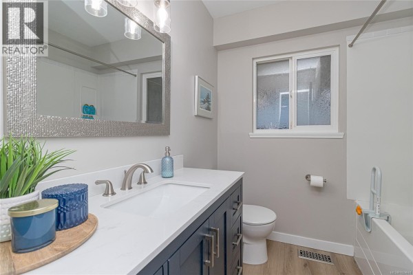 125 Arbutus Cres, Ladysmith, BC, photo 3