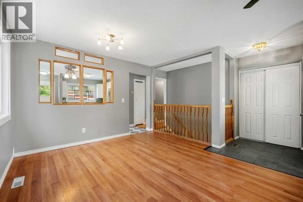 Dining room - 125 Carr Place, Okotoks, AB T1S1E2 Photo 4