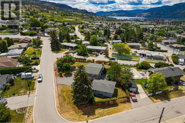 Bedroom - 125 Corry Place, Penticton, BC V2A3S2 Photo 4