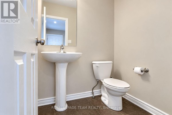125 Dunforest Terrace, Ottawa, ON K2J3V1 Photo 3