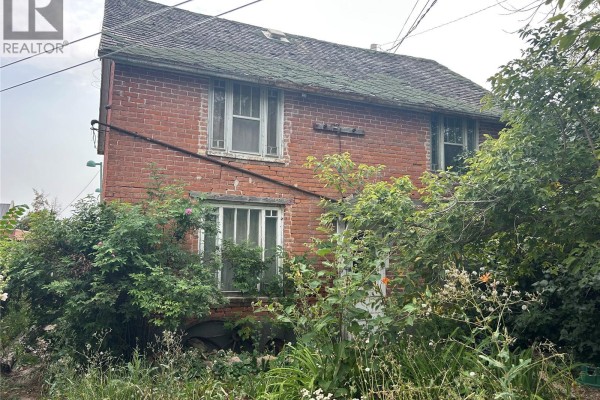 125 High Street E, Moose Jaw, SK S6H0C2 Photo 4