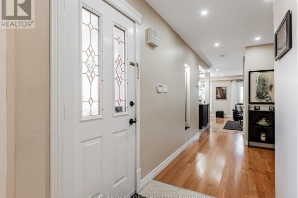 Bedroom 2 - 125 Kersey Crescent, Richmond Hill, ON L4C5X4 Photo 5