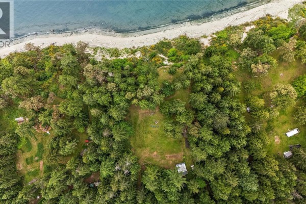 125 Mapleleaf Lane, Sidney Island, BC L1L1L1 Photo 5