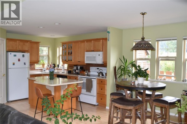 Loft - 125 Maquinna Ave, Zeballos, BC V0P2A0 Photo 4