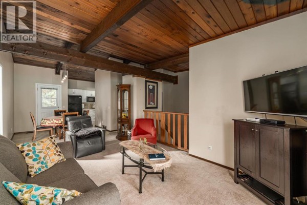 Primary Bedroom - 125 Oaktree Lane Sw, Calgary, AB T2V4E3 Photo 5