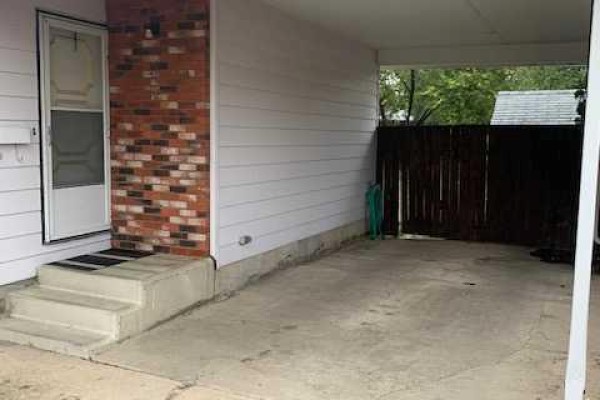 125 Pensacola Court W, Lethbridge, AB, photo 2