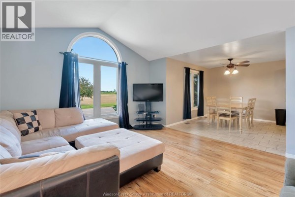Family room - 125 Queen Street South, Tilbury, ON N0P2P0 Photo 5
