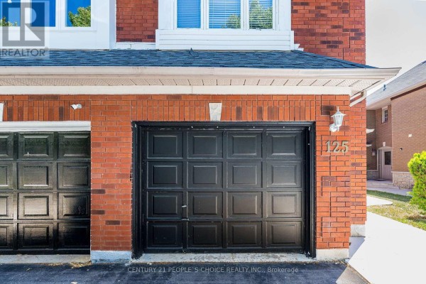 125 Rainforest Drive, Brampton, ON, photo 2