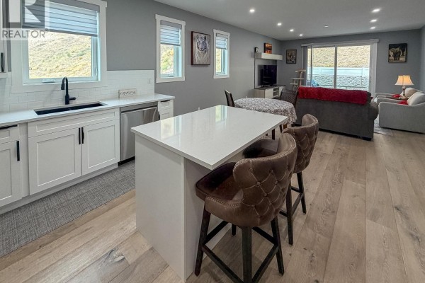 3pc Ensuite bath - 1250 Copper Road, Oliver, BC V0H1T5 Photo 5