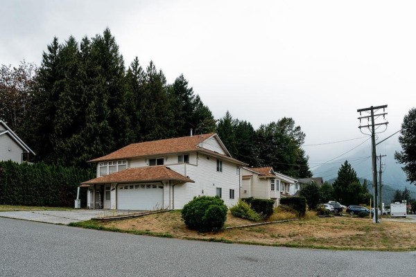 Living room - 1250 Ryder Street, Hope, Hope, BC V0X1L4 Photo 5