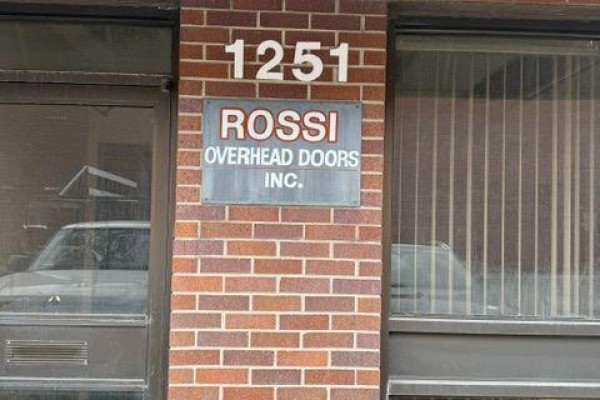 1251 Kamato Road, Mississauga, ON L4W2M2 Photo 2