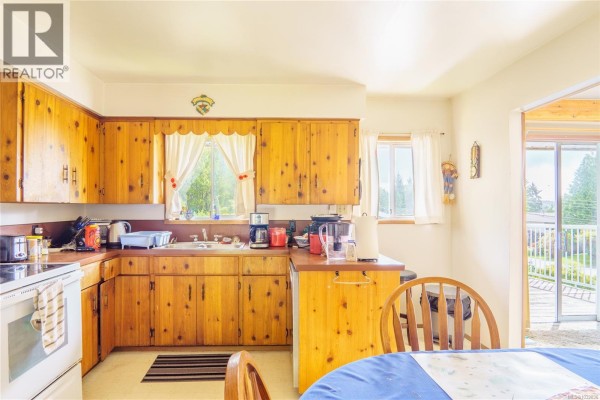 Kitchen - 1251 Rupert Rd, Ucluelet, BC V0R3A0 Photo 5