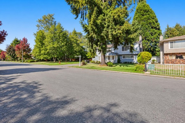 12513 91 Avenue, Surrey, BC V3V6B4 Photo 2