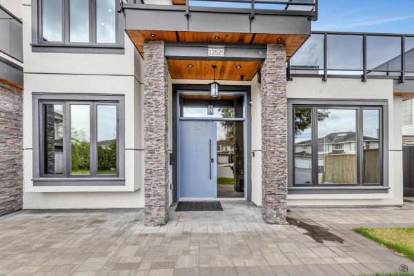 12525 75a Avenue, Surrey, BC V3W0M3 Photo 2