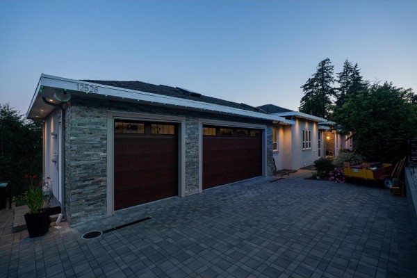 12528 52a Avenue, Surrey, BC V3X3K3 Photo 3