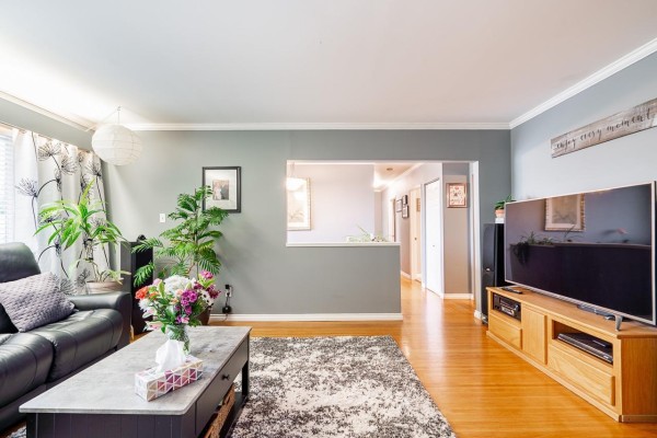 12528 Pinewood Crescent, Surrey, BC V3V2L5 Photo 4