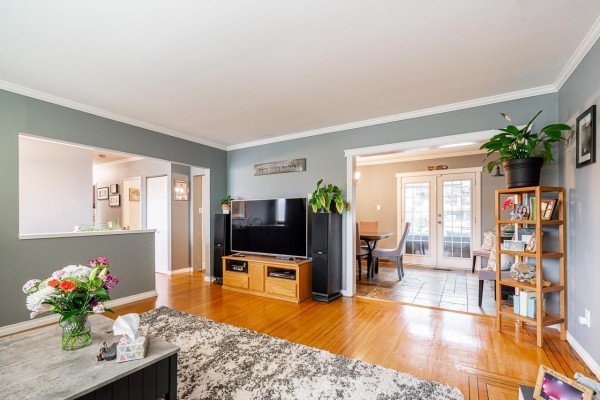12528 Pinewood Crescent, Surrey, BC V3V2L5 Photo 5