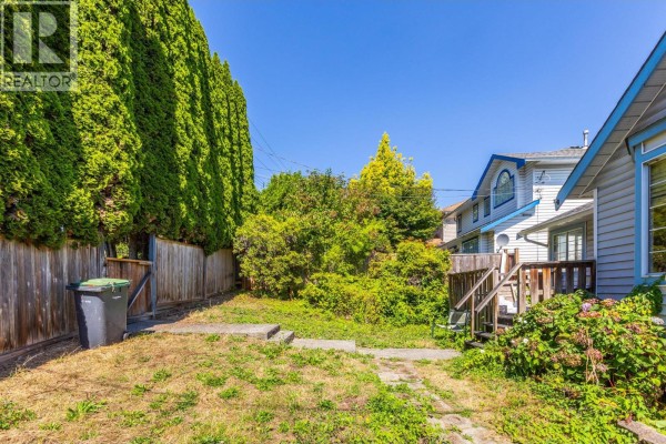 1253 Johnson Street, Coquitlam, BC V3B4T3 Photo 4
