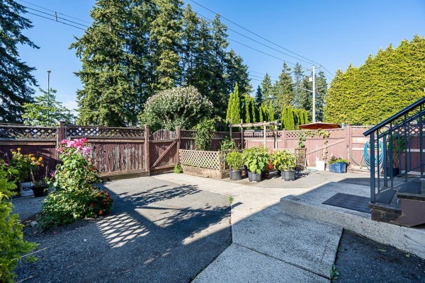 12538 64th Avenue, Surrey, BC V3W1W9 Photo 4