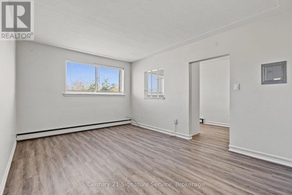 1254 Fennell Avenue E, Hamilton, ON L8T1T4 Photo 5