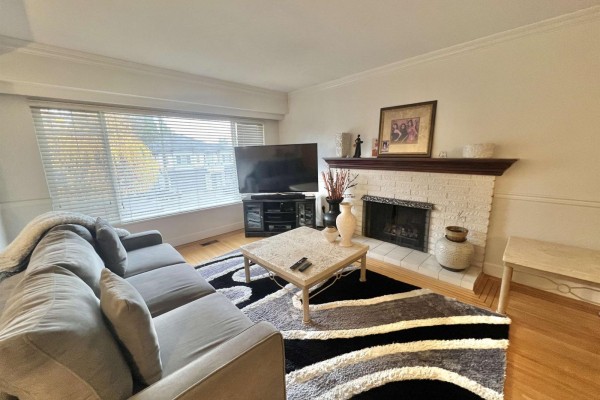 12542 Grove Crescent, Surrey, BC V3V2L7 Photo 4