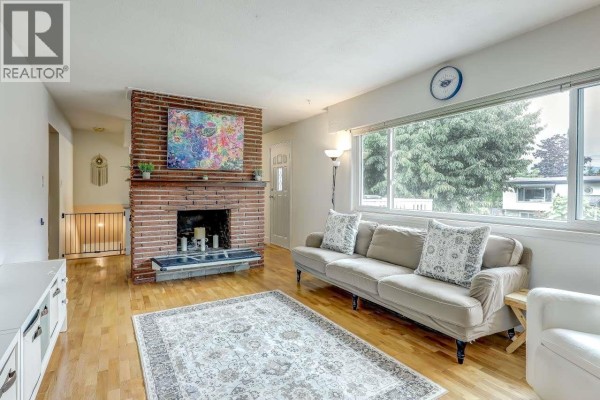 12547 Blackstock Street, Maple Ridge, BC V2X5N7 Photo 5