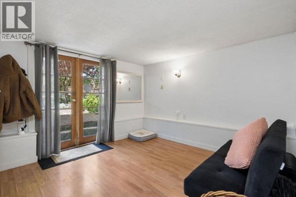 1255 E 23 Avenue, Vancouver, BC V5V1Z1 Photo 2