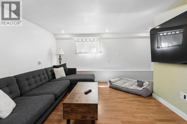 1255 E 23 Avenue, Vancouver, BC V5V1Z1 Photo 3