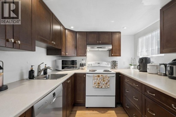 1255 E 23 Avenue, Vancouver, BC V5V1Z1 Photo 4