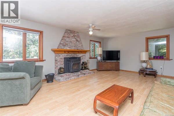 1255 Mckenzie Dr, Duncan, BC, photo 3