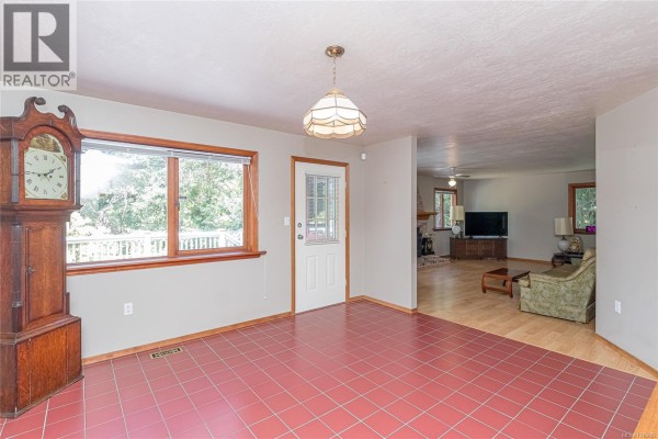 Primary Bedroom - 1255 Mckenzie Dr, Duncan, BC V9L5R8 Photo 5