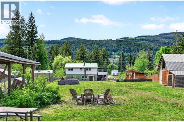 1256 Hern Road, Clearwater, BC, photo 2