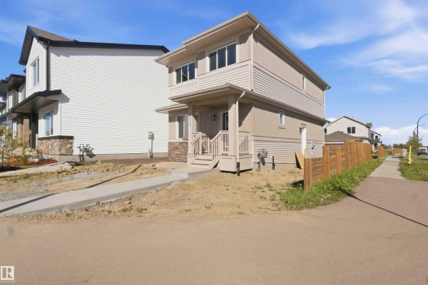 Kitchen - 1256 Mcleod Av, Spruce Grove, AB T7X4A9 Photo 3