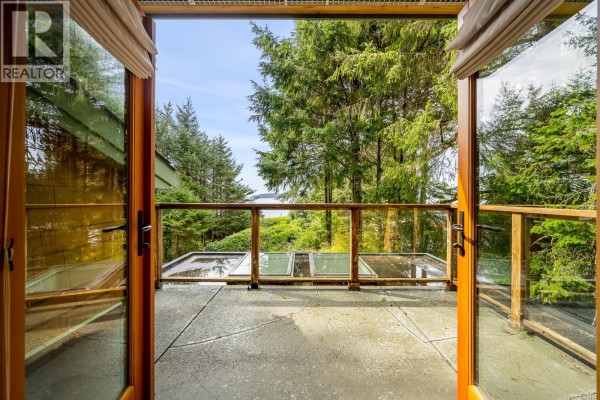 Workshop - 1257 Lynn Rd, Tofino, BC V0R2Z0 Photo 2
