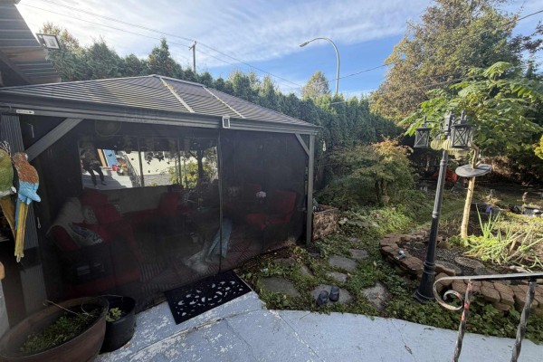 12585 100 Avenue, Surrey, BC V3V2X6 Photo 5