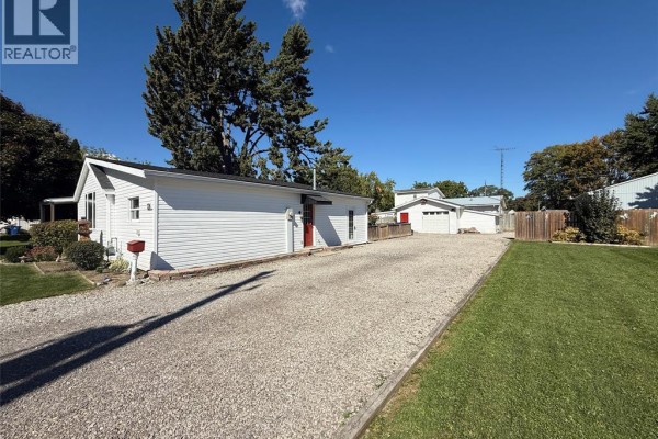 Mud room - 126 & 122 Edwy Street, Wallaceburg, ON N8A1C5 Photo 3