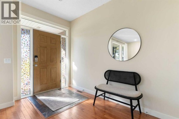 Living room - 126 30 Avenue Ne, Calgary, AB T2E2C8 Photo 2