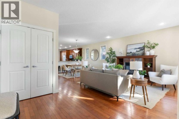 Dining room - 126 30 Avenue Ne, Calgary, AB T2E2C8 Photo 3