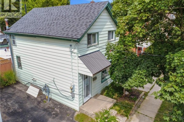 2pc Bathroom - 126 Cayuga Street, Brantford, ON N3S1X4 Photo 3