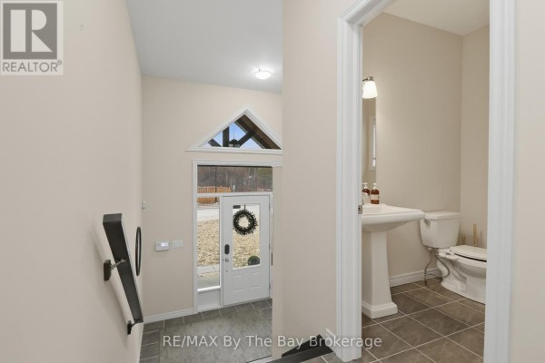 Bedroom 3 - 126 Delphi Lane, Blue Mountains, ON N0H1J0 Photo 5