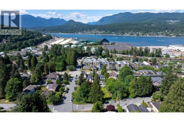 126 Elgin Street, Port Moody, BC V3H2M8 Photo 2