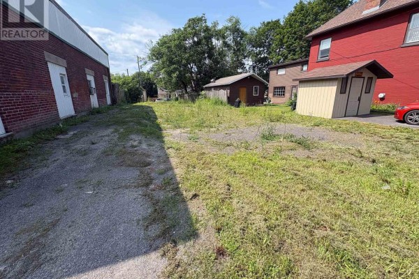 126 Elgin Street W, Arnprior, ON, photo 2