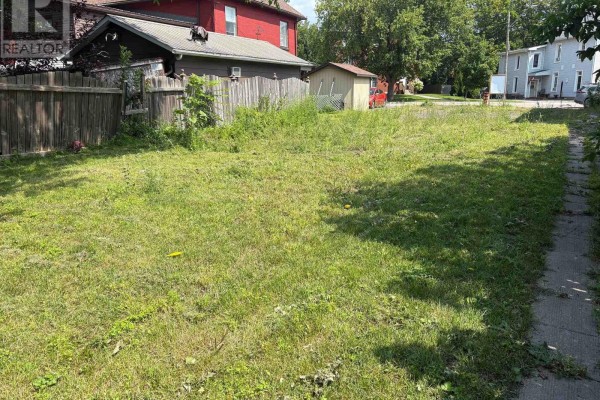 126 Elgin Street W, Arnprior, ON, photo 3