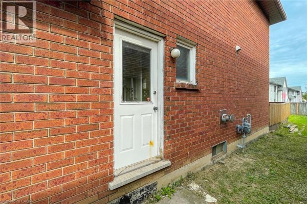 4pc Bathroom - 126 Fairington Crescent, Hamilton, ON L8E3N4 Photo 4