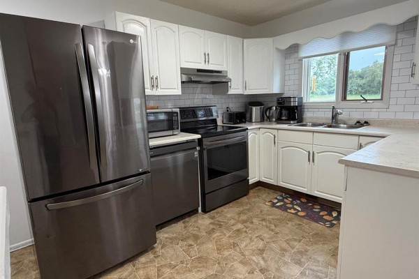 Dining room - 126 Helena Street, Shoal Lake, MB R0J1Z0 Photo 2