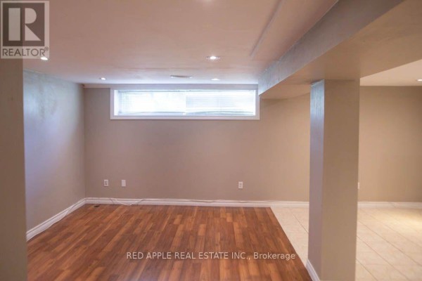 126 Longford Drive, Newmarket, ON L3Y2Y5 Photo 5