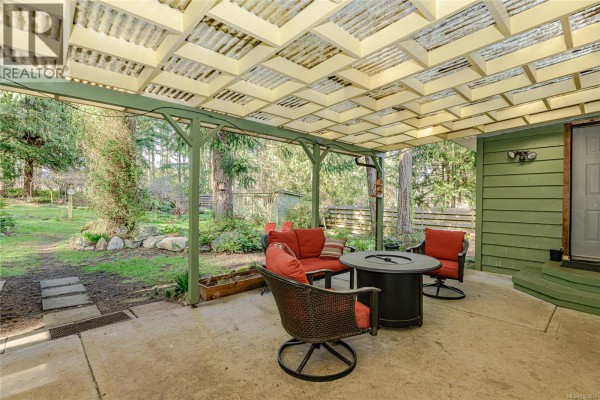 Mud room - 126 Maliview Dr, Salt Spring, BC V8K1B9 Photo 5